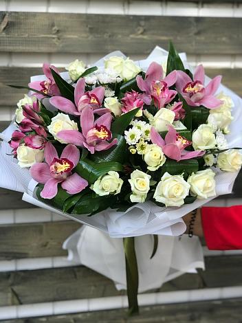 Букет цветов из: Розы и Хризантемы в Осиново Татарстан