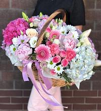 Цветочная композиция из Розы, Хризантемы, Пионы и Лизиантусы в корзине #REPLACE_PRED# Осиново Татарстан