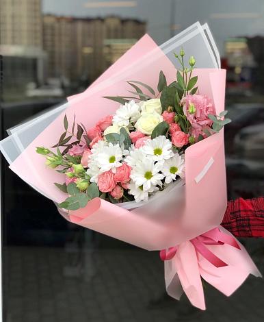Букет цветов из: Розы, Лизиантусы и Хризантемы в Осиново Татарстан